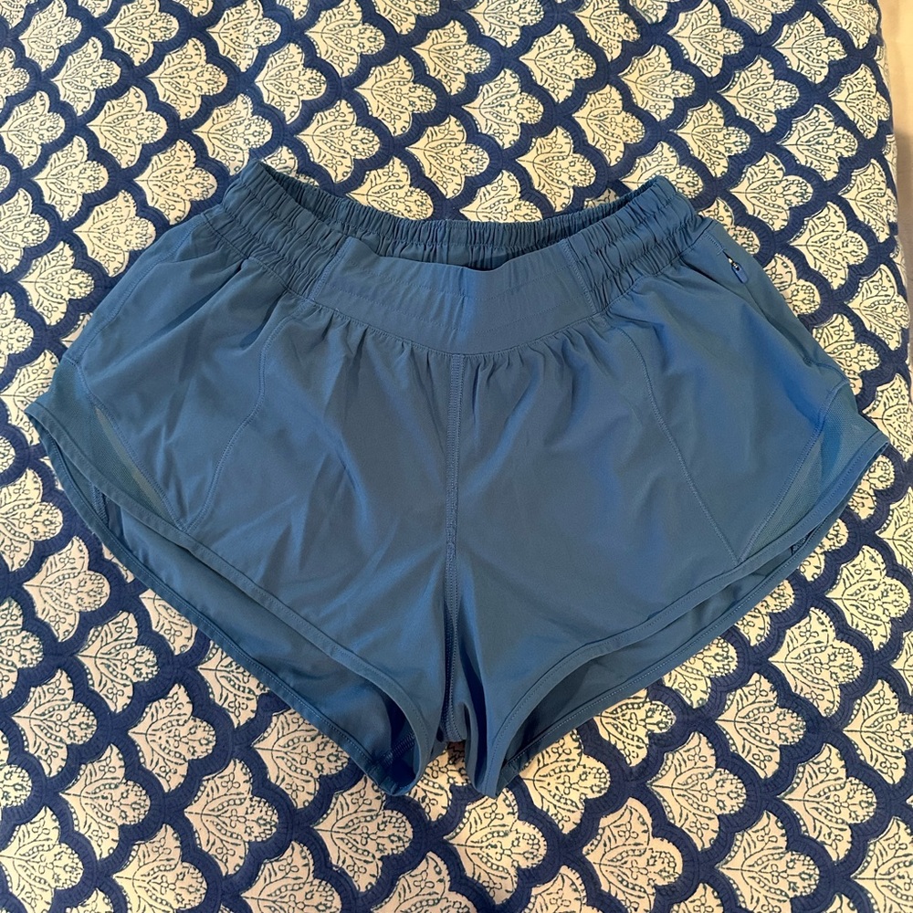 Lululemon Hotty hot low rise shorts 2.5”